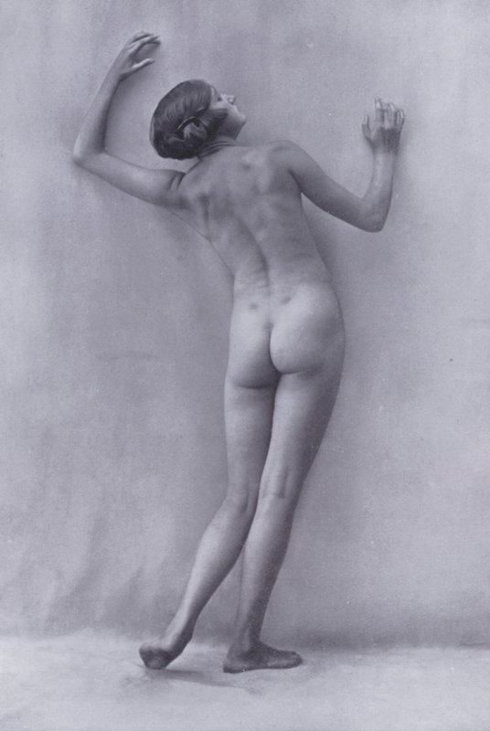 The Body Beautiful, Physical Culture for Women (s/hv-bilde) av Photographer German