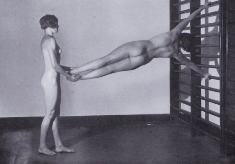 The Body Beautiful, Physical Culture for Women (s/hvitt-bilde) av Photographer German