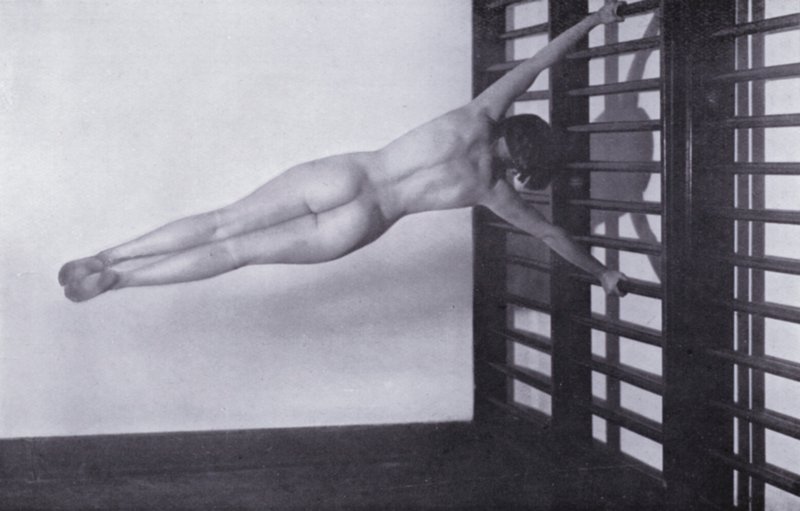 The Body Beautiful, Physical Culture for Women (s/hvitt-bilde) av Photographer German