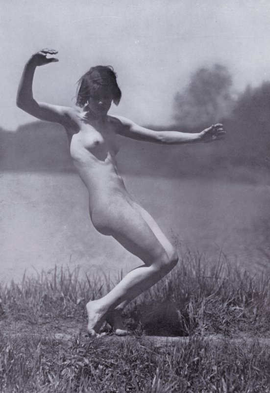 The Body Beautiful, Physical Culture for Women (s/hvitt-bilde) av Photographer German