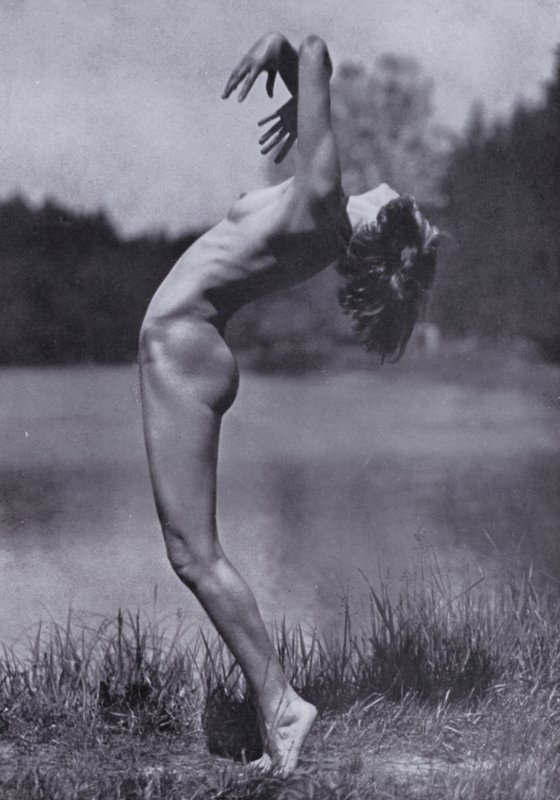The Body Beautiful, Physical Culture for Women (s/hvitt-bilde) av Photographer German