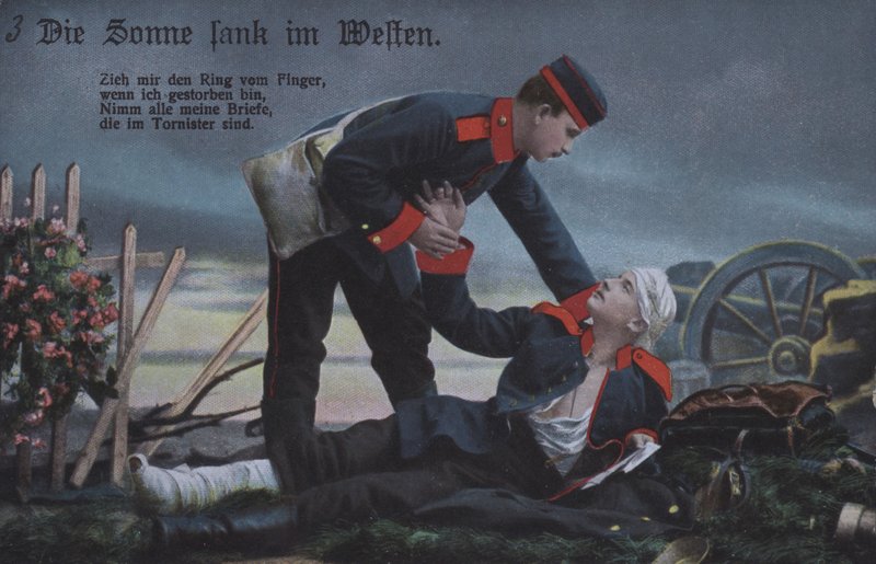 Solen gikk ned i vest: en tysk soldat som trøster sin døende kamerat på slagmarken (farget bilde) av Photographer German
