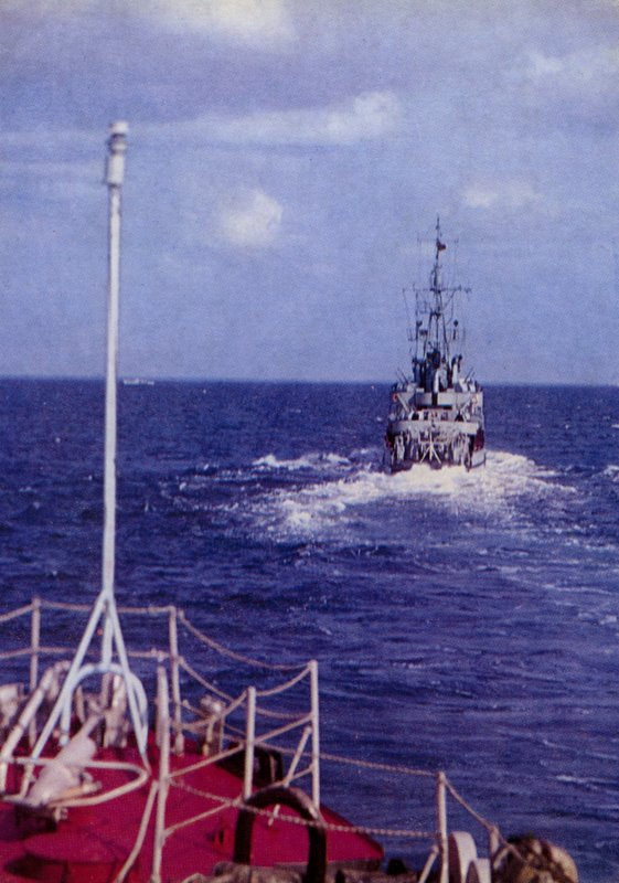Sammen med den baltiske røde bannerflåten og den polske marinen, folkeflåten til den nasjonale folkehæren .... (fargebilde) av Photographer German
