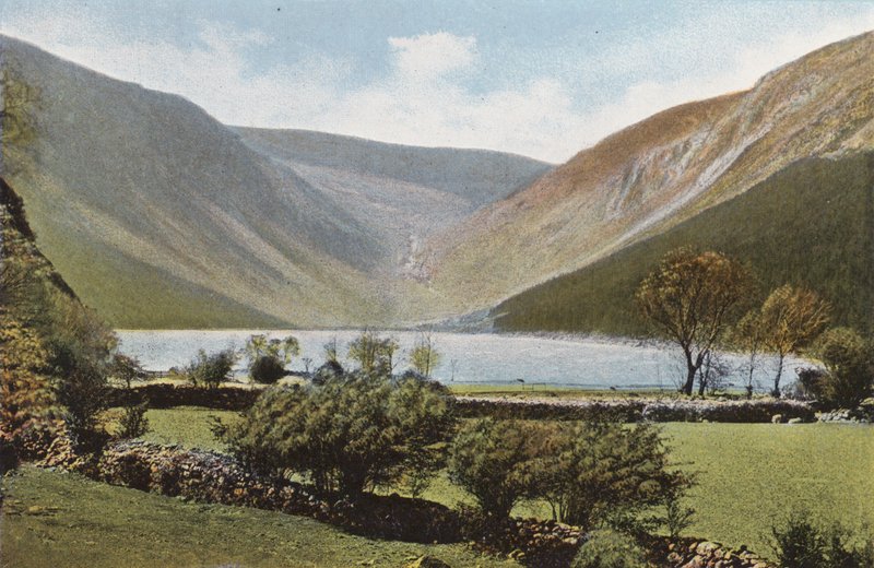Irland: Upper Lake, Glendalough, County Wicklow (farget bilde) av Photographer Irish