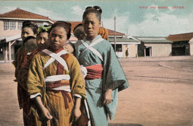 Jenter og babyer, Japan (bilde) av Photographer Japanese