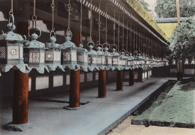 Japan, ca. 1912: Bronselykter ved Kasuga-tempelet, Nara (bilde) av Photographer Japanese