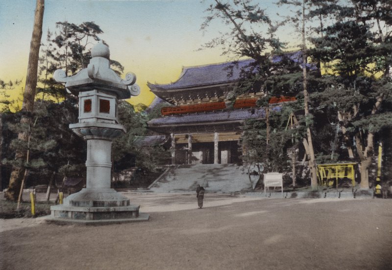 Japan, ca. 1912: Chionin Buddhist Temple, en av de mest innflytelsesrike sektene i Japan (bilde) av Photographer Japanese