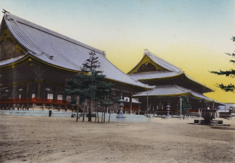 Japan, ca. 1912: Higashi Honganji-tempelet, Kyoto; Det er det største og dyreste tempelet i Japan (bilde) av Photographer Japanese