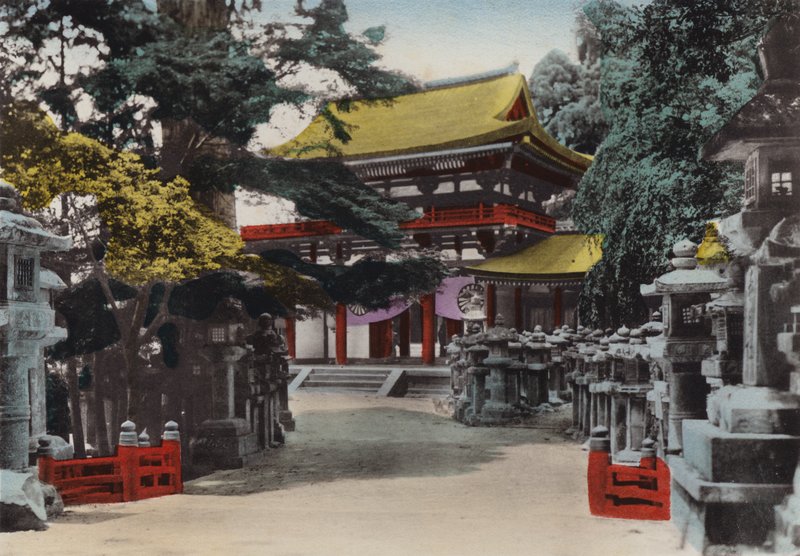 Japan, ca. 1912: Kasuga Shinto-tempelet grunnlagt i 767, ved Nara, nær Kyoto (bilde) av Photographer Japanese