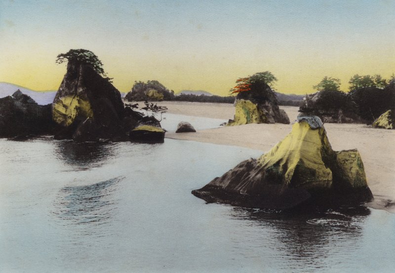 Japan, ca. 1912: Matsushima, i Innsjøen en av tre bemerkede scener i Japan (bilde) av Photographer Japanese