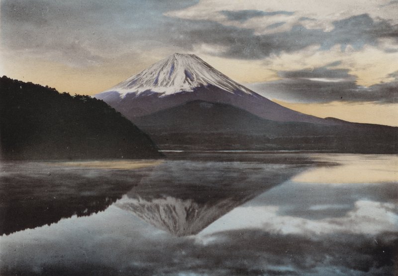Japan, ca. 1912: Fuji-fjellet fra Shoji-sjøen (bilde) av Photographer Japanese