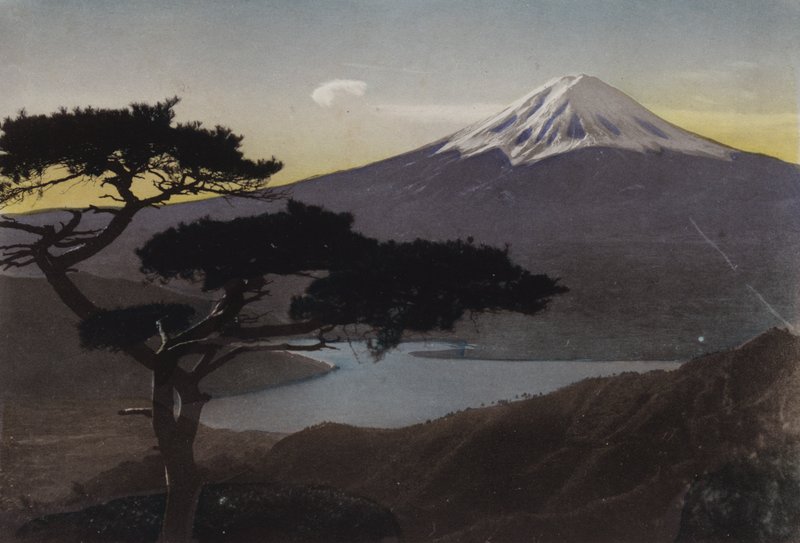 Japan, ca. 1912: Fuji-fjellet fra Misaka-passet (bilde) av Photographer Japanese