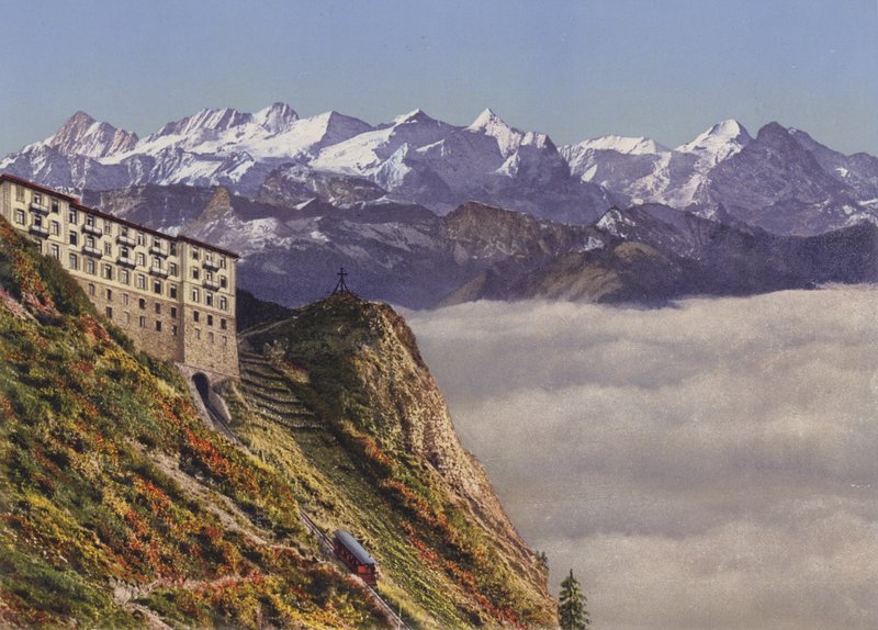 Stanserhorn 1900m Bahn u Hotel mit Berneralpen (fargebilde) av Photographer Swiss