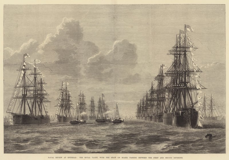 Naval Review ved Spithead, Royal Yacht, med sjahen om bord, passerer mellom første og andre divisjon av R. Dudley