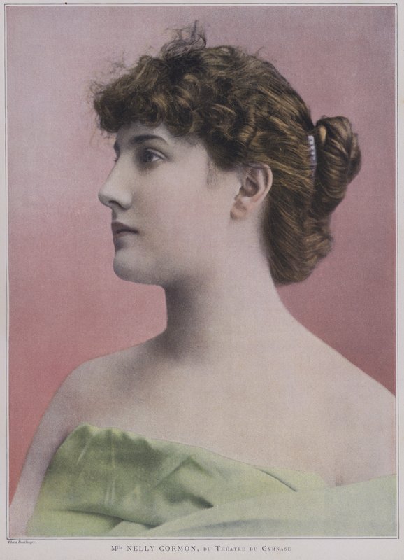 Nelly Cormon , fransk skuespillerinne (farget bilde) av Reutlinger Studio