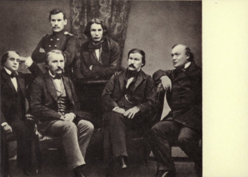 L N Tolstoi med forfattere-bidragsytere til magasinet "Sovremennik", Peterburg av Russian Photographer