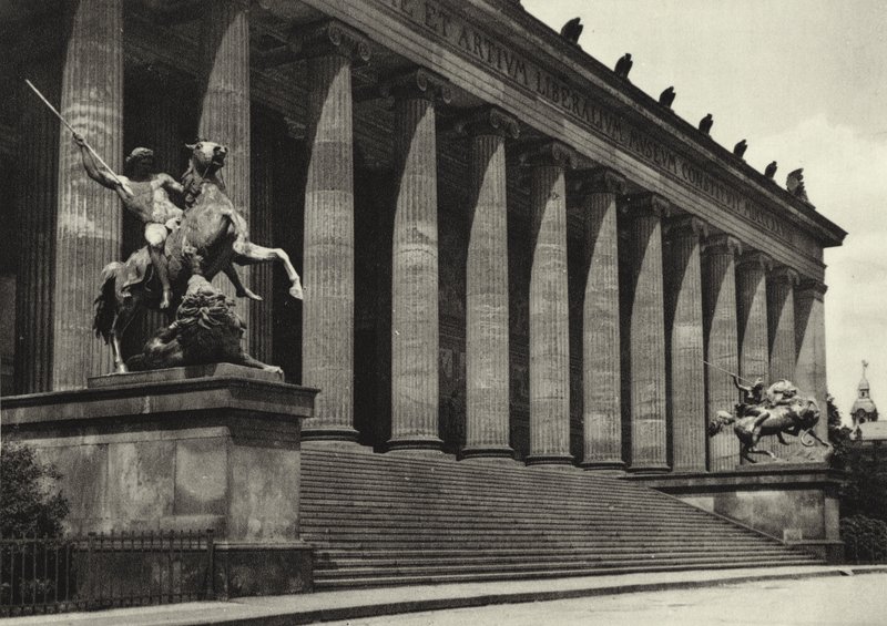Berlin: Altes Museum; Det gamle museet (s/hvitt bilde) av Sasha Stone
