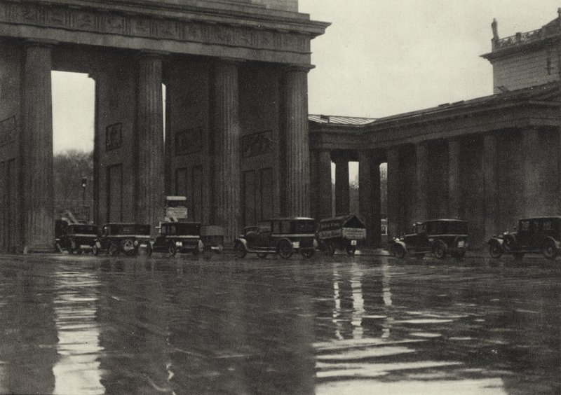 Berlin: Brandenburger Tor; Brandenburger Tor (s/hvitt bilde) av Sasha Stone