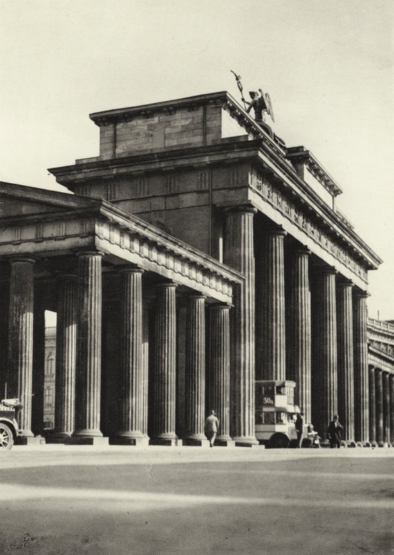 Berlin: Brandenburger Tor; Brandenburger Tor (s/hvitt bilde) av Sasha Stone