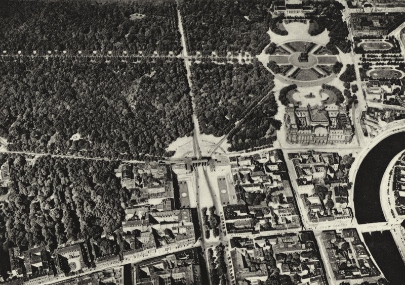 Berlin: Brandenburger Tor, flyfoto; Brandenburger Tor sett fra et fly (s/hv-bilde) av Sasha Stone