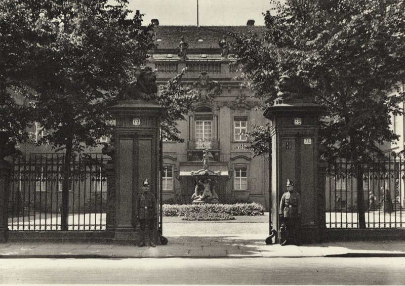 Berlin: Reichsprasidenten-Palais; Residensen til republikkens president (s/hvitt bilde) av Sasha Stone