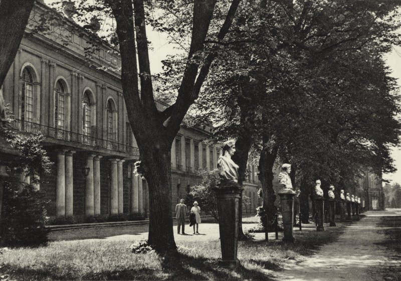 Berlin: Charlottenburg-palasset, hagesiden; Charlottenburg Palace, Garden Front (s/hvitt bilde) av Sasha Stone