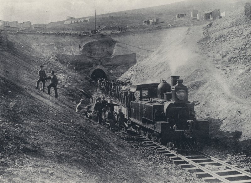 Charlestown Tunnel og Natal Government Railway Engine (s/hv-bilde) av South African Photographer