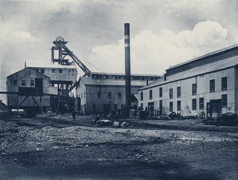 Head Gear, etc, Langlaagte Royal Gold Mining Company (s/h-bilde) av South African Photographer