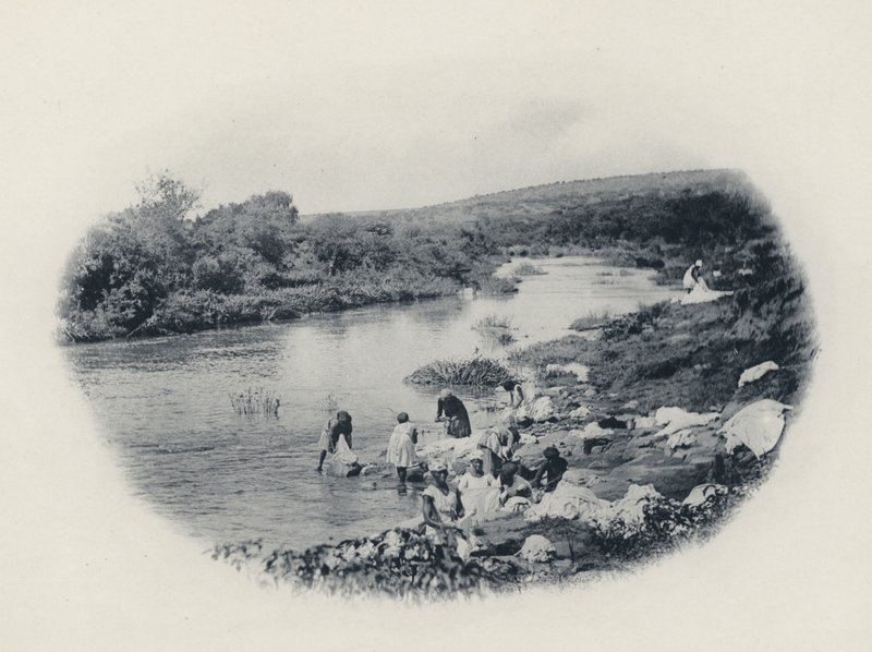 Hvordan klær vaskes i Transvaal (s/hvitt bilde) av South African Photographer