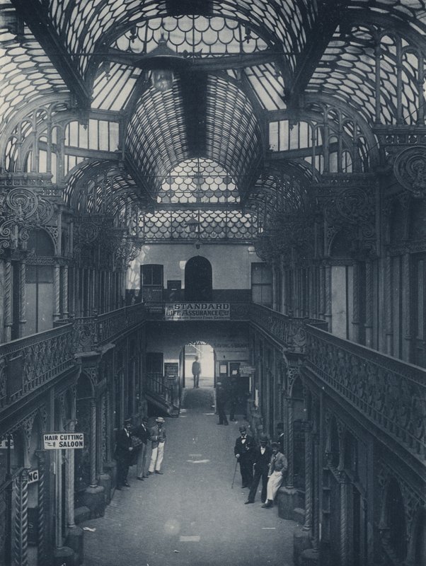 The Arcade (s/hvitt bilde) av South African Photographer