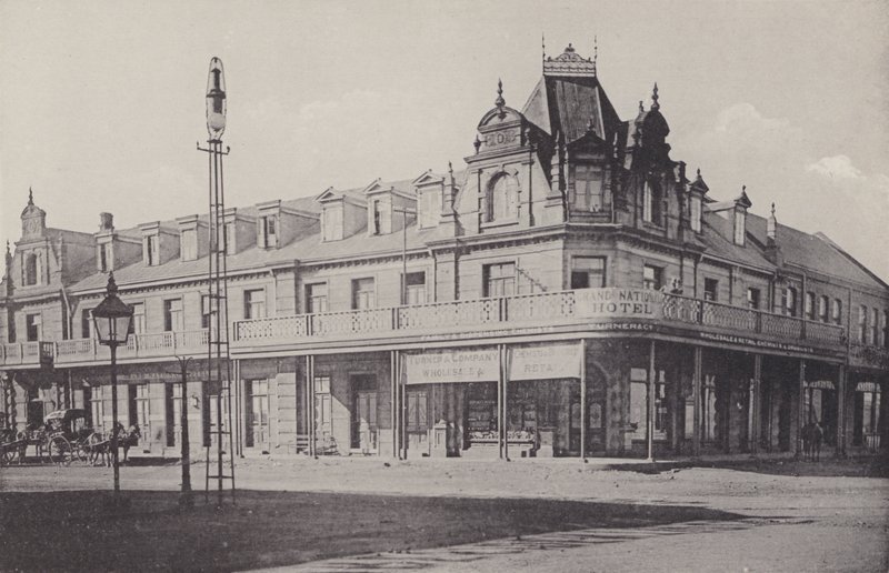 The Grand National Hotel (s/hvitt bilde) av South African Photographer