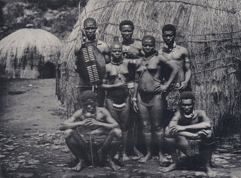 The Native at Home (s/hvitt bilde) av South African Photographer