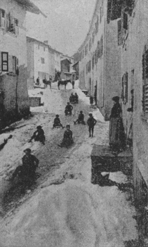 Gate i Liddes om vinteren, Route du Grand Saint-Bernard (s/hv-bilde) av Swiss Photographer