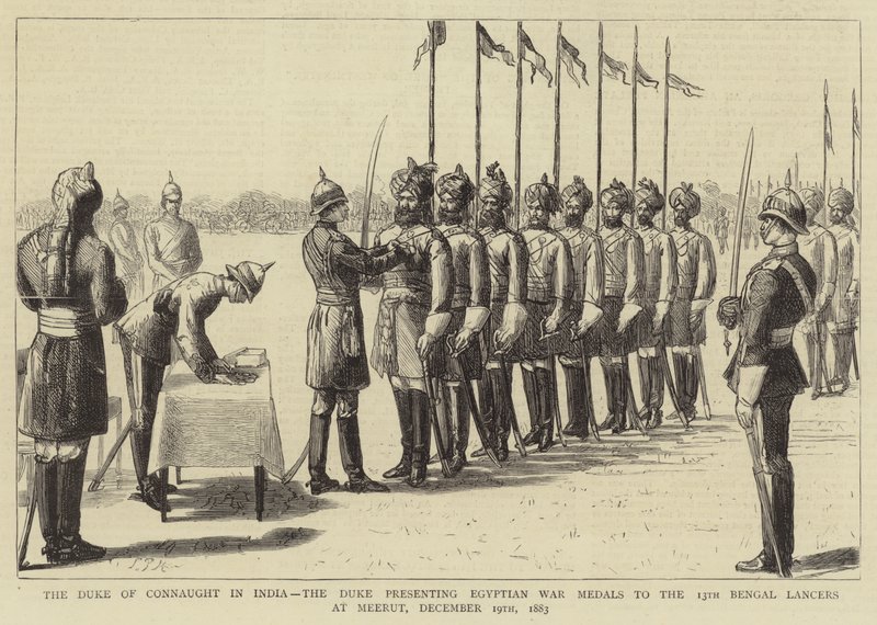 Hertugen av Connaught i India, hertugen overrakte egyptiske krigsmedaljer til de 13. Bengal Lancers ved Meerut, 19. desember 1883 av Sydney Prior Hall