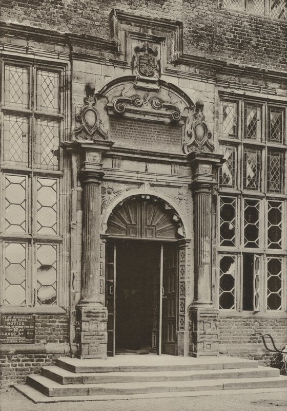 Doorway, Aston Hall, Warwickshire (s/hvitt bilde) av William Galsworthy Davie