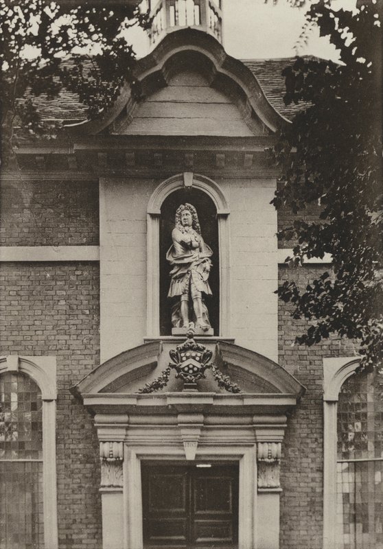 Doorway, Berkeley Almshouses, Worcester (s/h-bilde) av William Galsworthy Davie