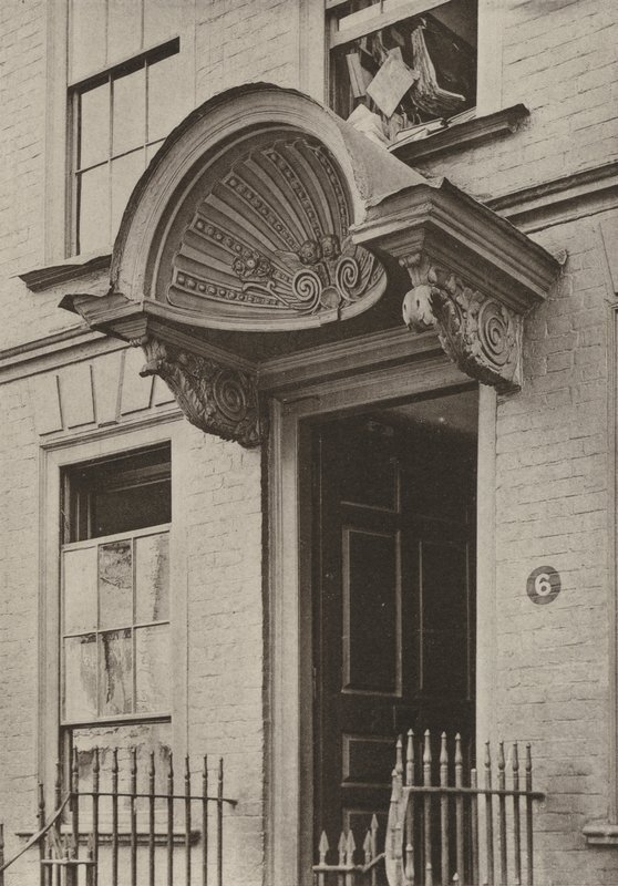 Doorway, Bristol (s/hvitt bilde) av William Galsworthy Davie