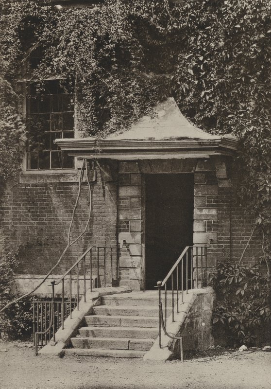 Doorway, Choristers