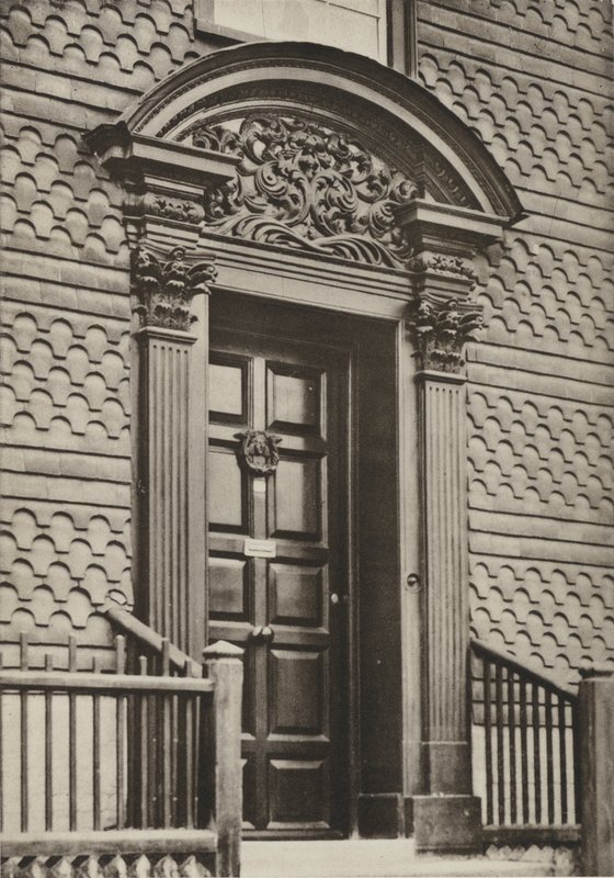 Doorway, Cranbrook, Kent (s/hvitt-bilde) av William Galsworthy Davie