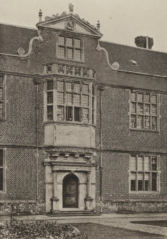 Døråpning, Entrance Bay, South Wing, Cobham Hall (s/hvitt bilde) av William Galsworthy Davie