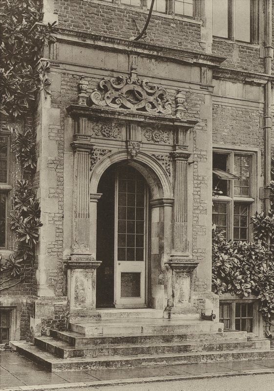 Doorway, In the Court, Hatfield House (s/hv-bilde) av William Galsworthy Davie