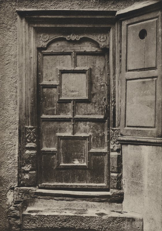 Doorway, Looe Street, Plymouth (s/hvitt bilde) av William Galsworthy Davie