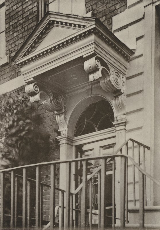 Doorway, Lower Bridge Street, Chester (s/hvitt bilde) av William Galsworthy Davie