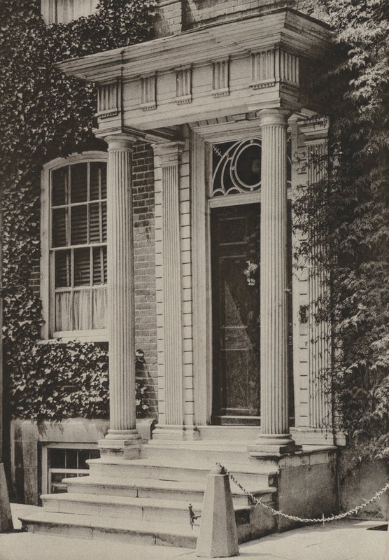 Doorway, Southgate Street, Winchester (s/hvitt bilde) av William Galsworthy Davie