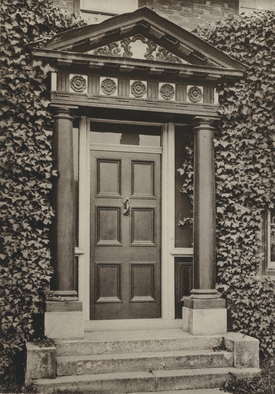 Doorway, Tenterden, Kent (s/hvitt bilde) av William Galsworthy Davie