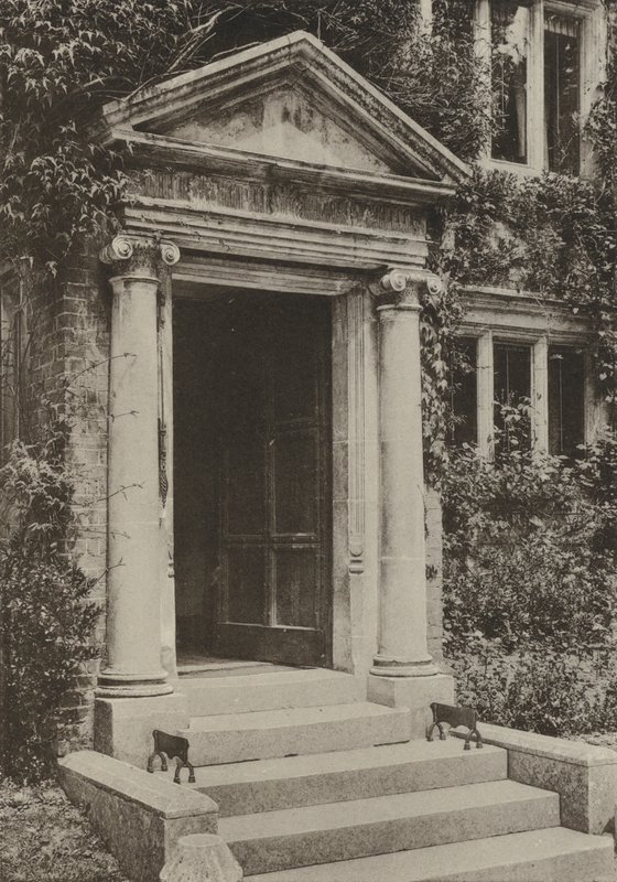 Doorway, The Deanery, Battle, Sussex (s/h-bilde) av William Galsworthy Davie