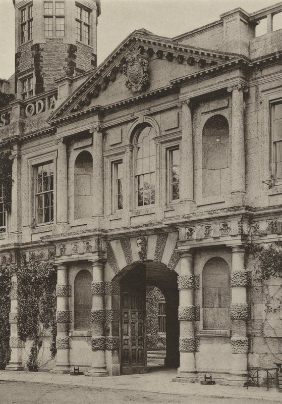 Doorway, The Gateway, Castle Ashby, Northants (s/hvitt bilde) av William Galsworthy Davie