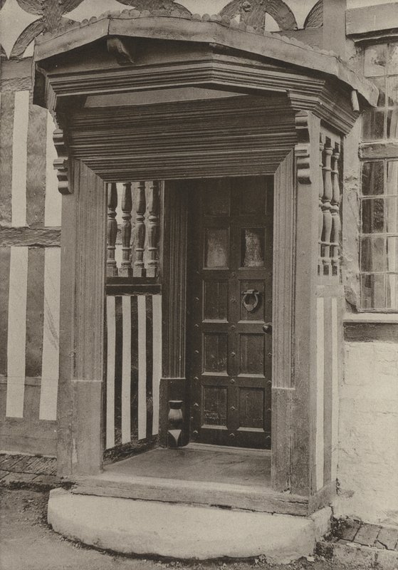 Doorway, The Middle House, Mayfield, Sussex (s/hvitt bilde) av William Galsworthy Davie