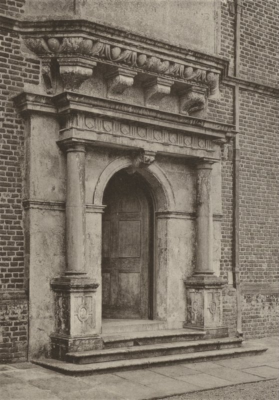 Doorway, The South Wing, Cobham Hall (s/hvitt bilde) av William Galsworthy Davie