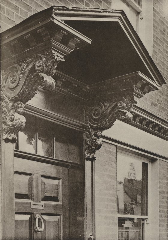 Doorway, Uxbridge, Middlesex (s/hvitt bilde) av William Galsworthy Davie